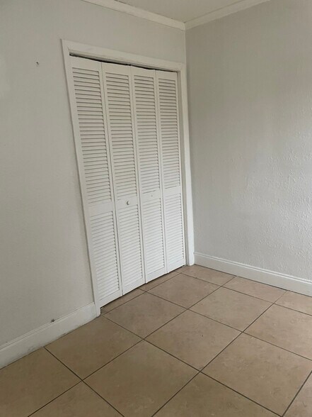 Building Photo - 11227-11229 SW 5th Terrace