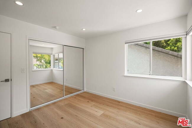 Building Photo - 10311 Clusterberry Ct