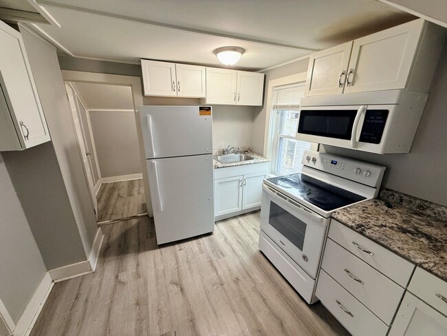 Building Photo - 1305-1307 Avon