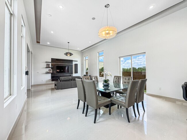 Building Photo - Modern 3-Bed / 3-Bath Home with Pool!