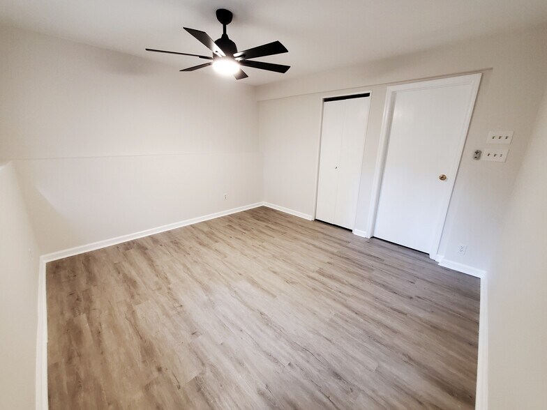 Building Photo - Room in Single Family Home on Henslowe Dr