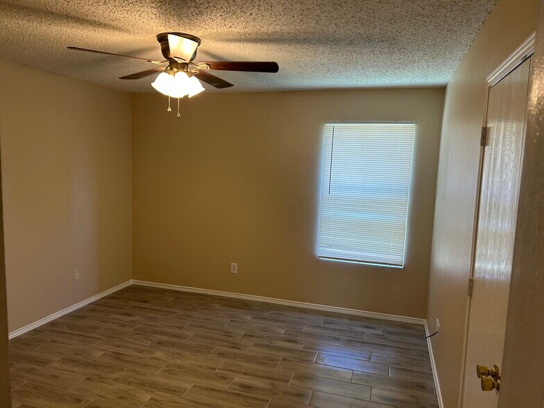 Building Photo - 7912 Canoe Ridge Ln