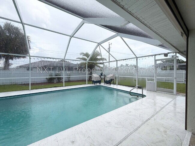 Building Photo - 4213 SW 15th Ave