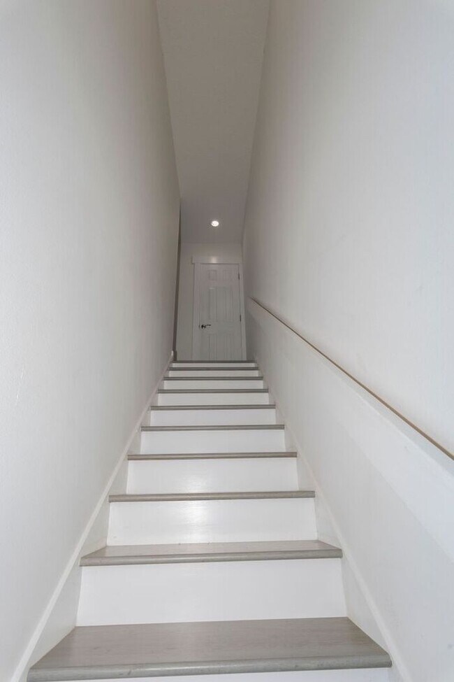 Building Photo - Charming 2BR/2.5BA Townhouse in the Heart of College Park!