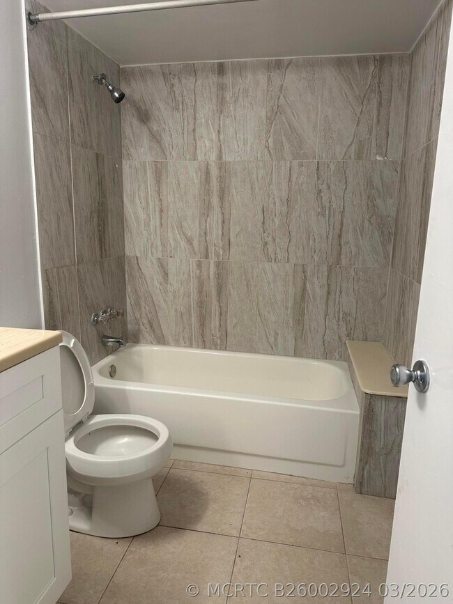 Building Photo - 208 Foxtail Dr