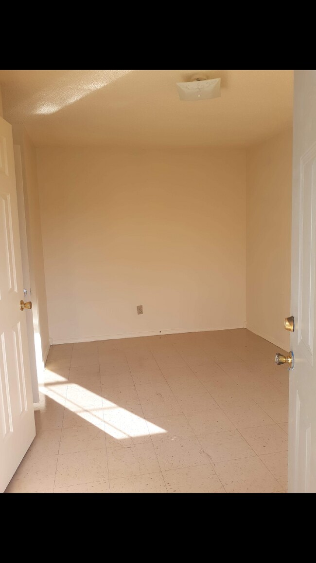 Building Photo - "Charming 2-Bedroom Retreat in Bono – Cozy 710 Sq. Ft. Apartment Awaits!"