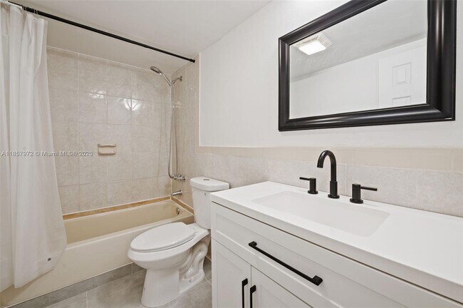 Building Photo - 10090 NW 80th Ct