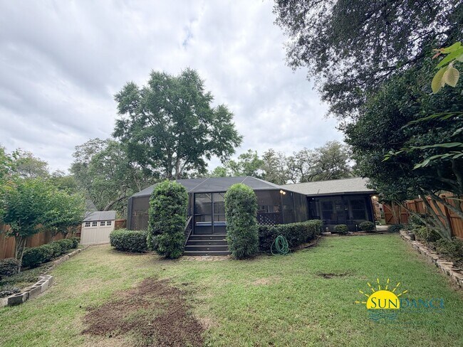 Building Photo - Stunning 3 Bedroom Home in Valparaiso with In-ground pool!