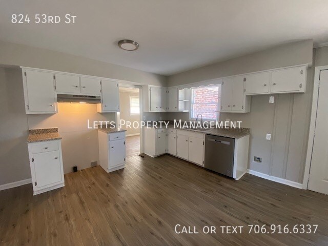 Building Photo - MOVE IN READY HOME in Desirable Neighborhood