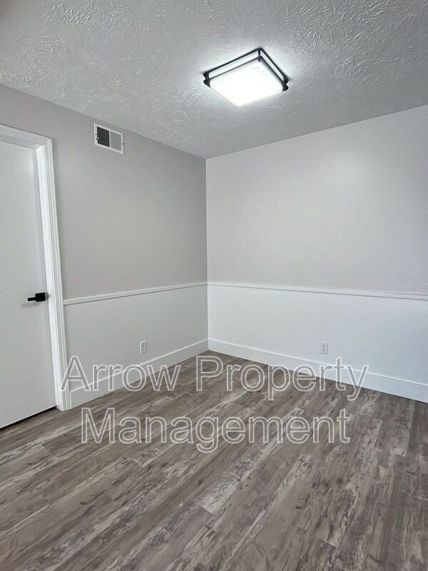 Building Photo - 3341 Holdrege St