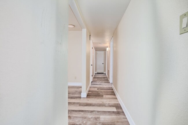 Building Photo - 4 Bedroom 2 Bathroom with Arizona Room in Tempe