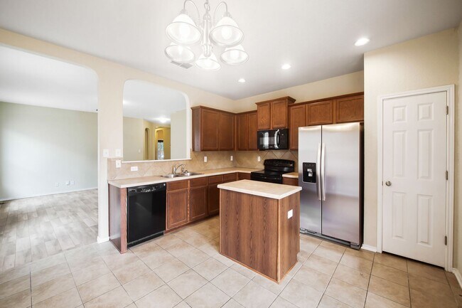 Building Photo - 3 Bedroom/2 Bath Alamo Ranch Subdivision