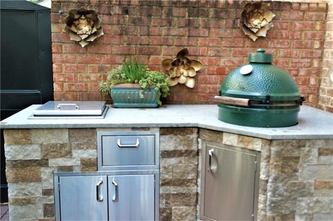 Building Photo - 3475 Roxboro Rd NE