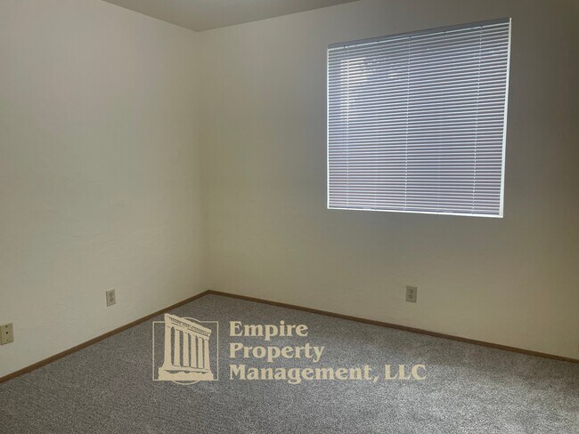 Building Photo - 3806 Dove Ln