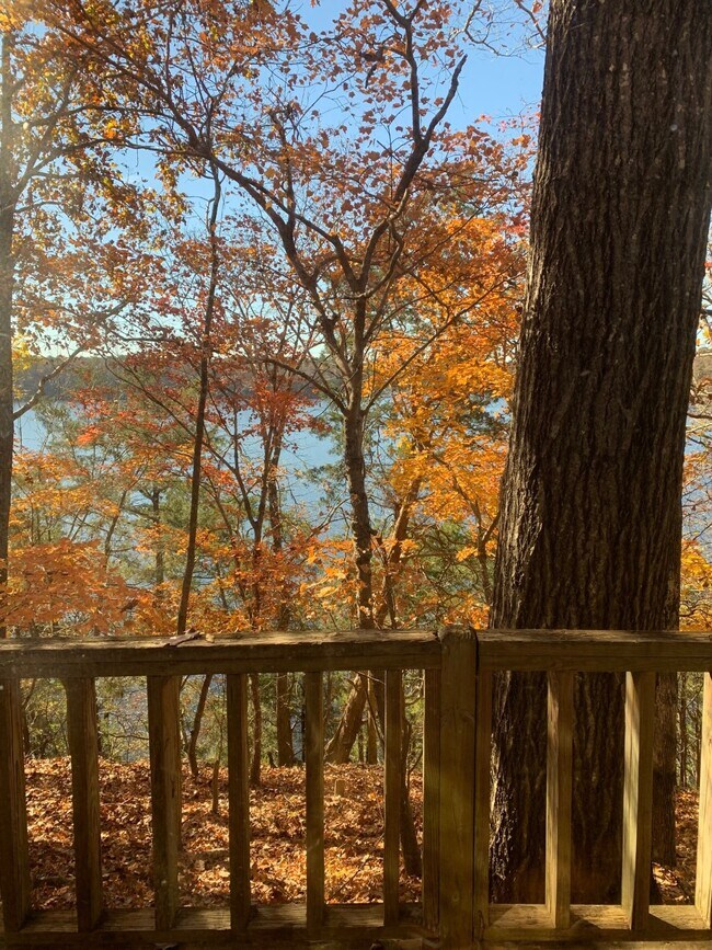 Building Photo - 2 Old North River Pt