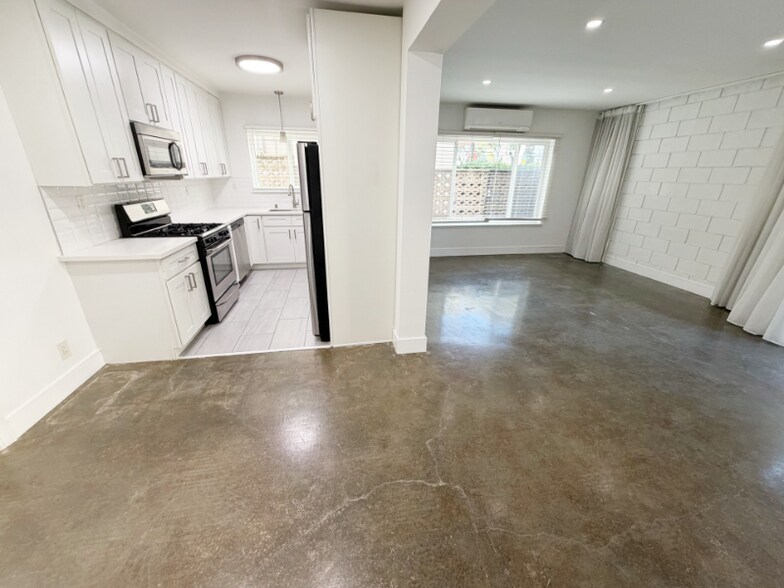 Building Photo - 1008 7th St