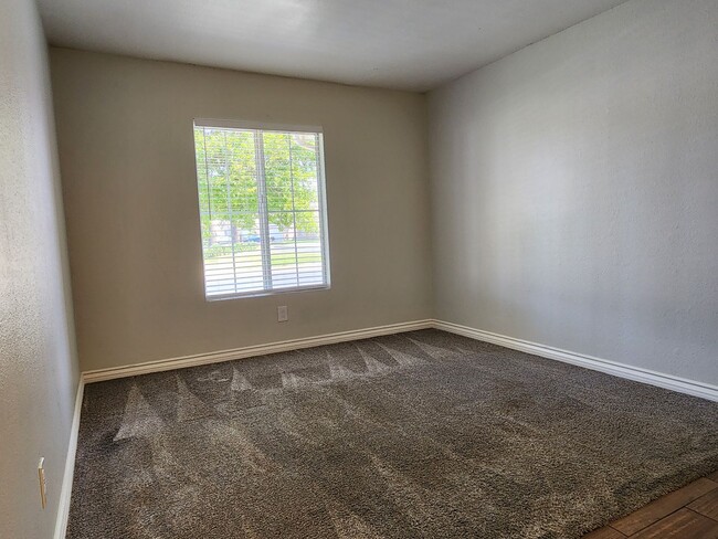 Building Photo - Updated Hemet Home, 2Bd, 2Ba, Bonus Room
