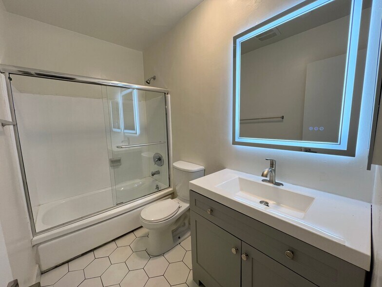 Building Photo - 3317 Keystone Av