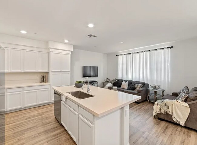 Building Photo - STUNNING 3/2.5 (Natomas)! Gym, Pool, Solar...