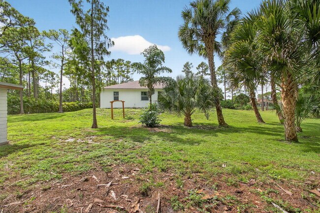 Building Photo - 16215 83rd Pl N