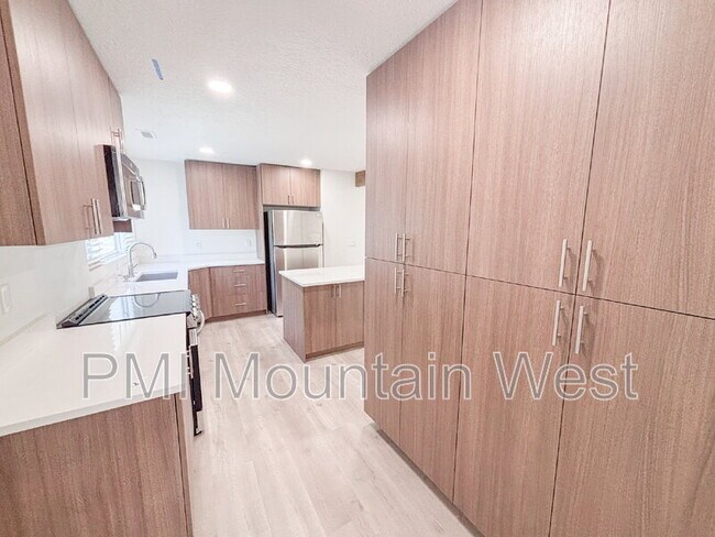 Building Photo - 985 Horsley Cir