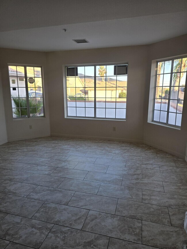 Building Photo - 9673 Vista Del Valle