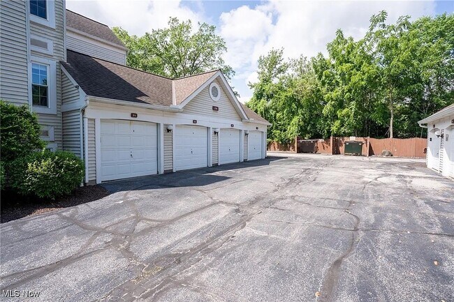 Building Photo - 1316 Cedarwood Dr