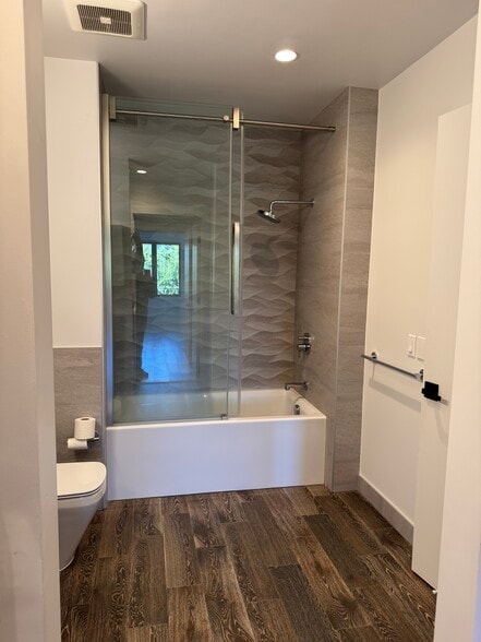 bathroom - 2747 San Pablo Ave