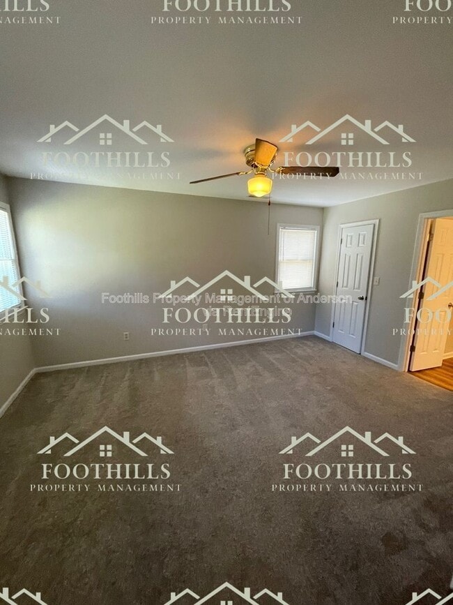 Building Photo - 214 Keithwood Dr