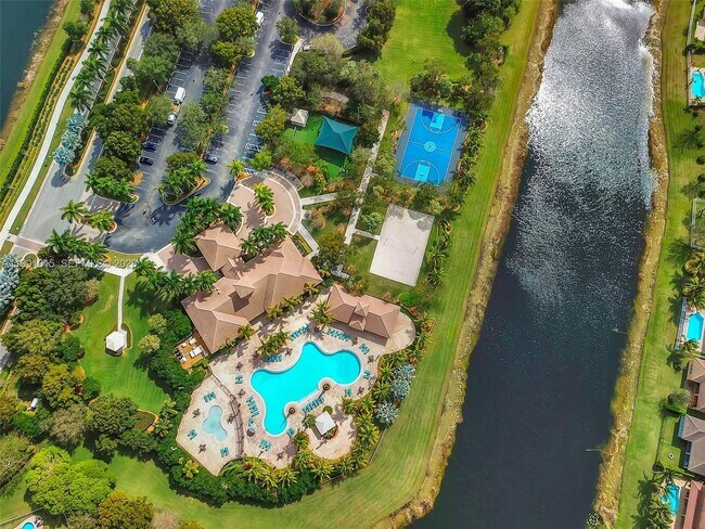 Building Photo - 19381 Stonebrook St