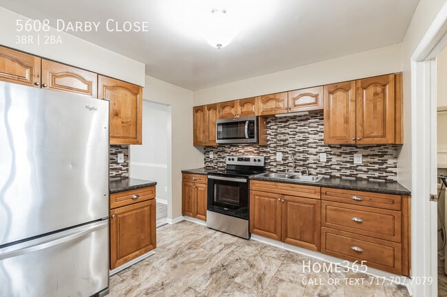 Building Photo - Incredible 3 Bedroom 2 Bedroom Townhouse O...