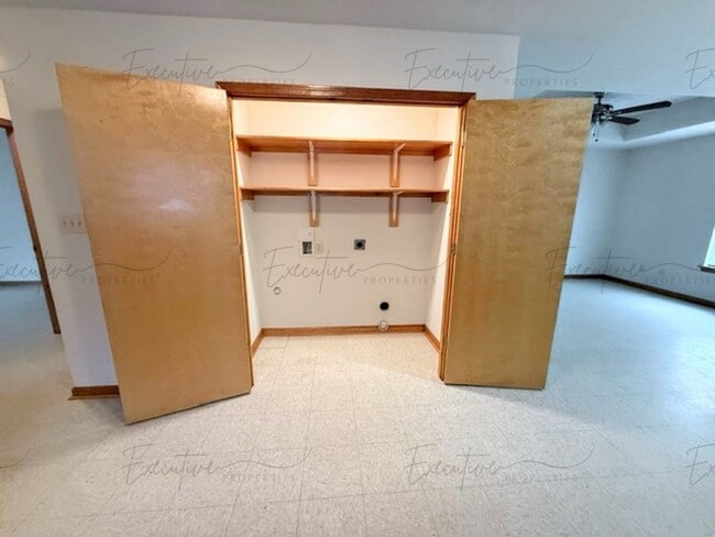 Building Photo - 2204 N Malcolm St