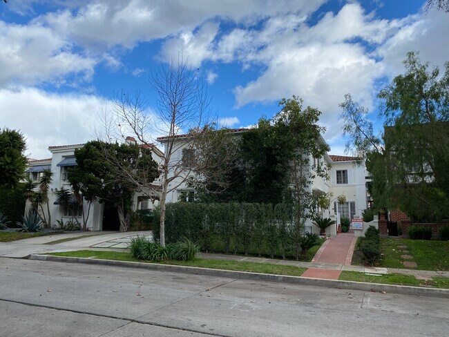 5 unit Building - 1058 S Ogden Dr