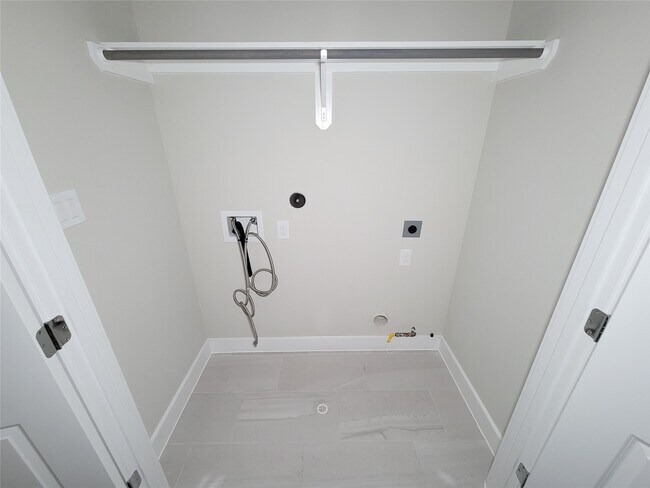 Building Photo - 8014 Huntington Spgs Ln