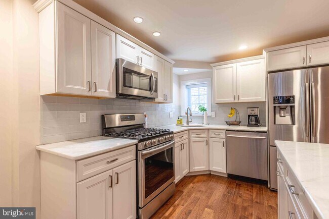 Building Photo - 216 W Lafayette St