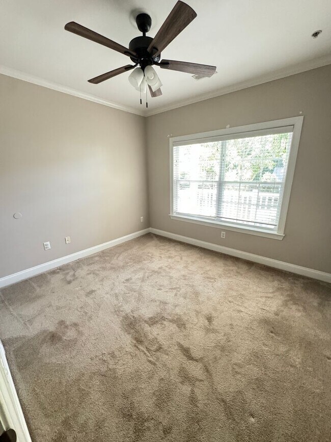 Building Photo - Beautiful 2 bed 2 bath Condo - In Great Lo...