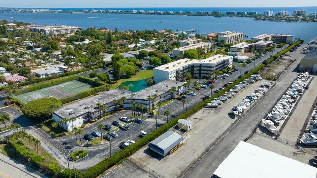 Building Photo - 300 Waterway Dr S