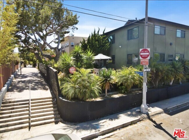 Building Photo - 119 Paloma Ave