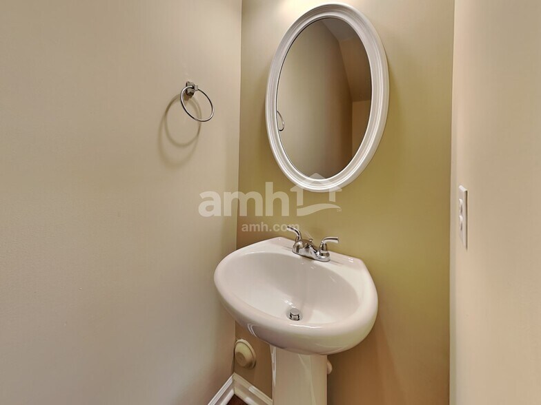 Building Photo - 5137 Brahman Dr