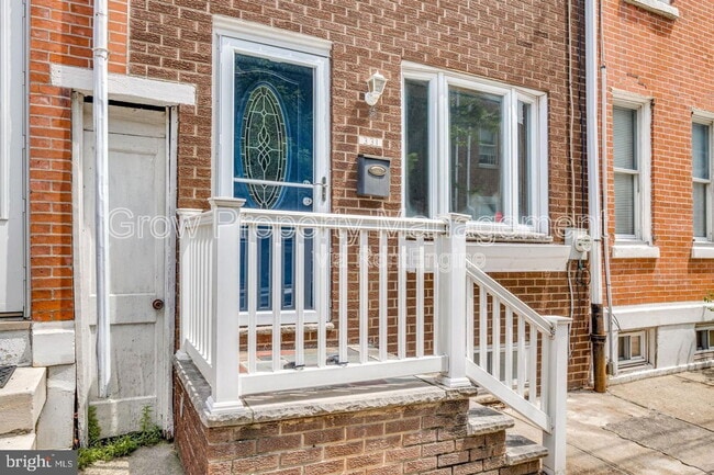 Building Photo - 331 Titan St
