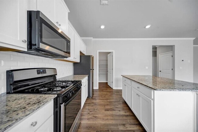 Building Photo - 167 Fernbrook Trl
