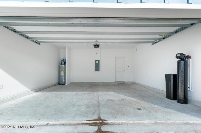Building Photo - 28 Disston Cv