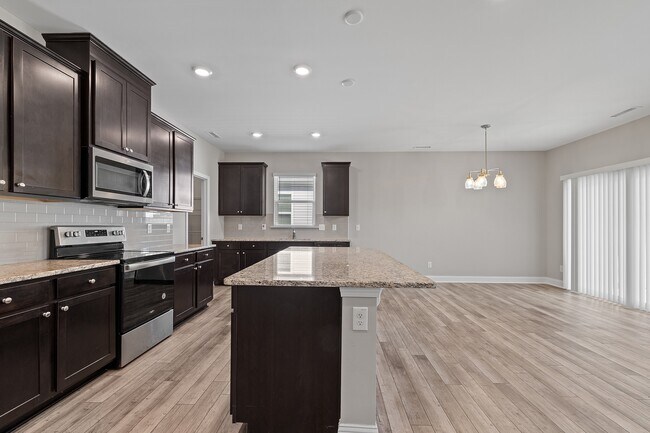 Building Photo - 138 Willow Grove Ln