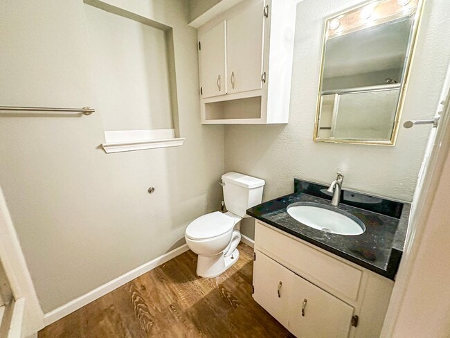 Building Photo - 4 Bedroom, 2 Bathroom Home in Woodway, TX!