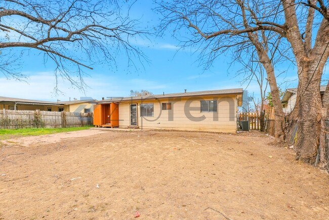 Building Photo - 6916 Shady Grove Dr