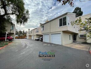 Building Photo - Great Townhouse Now Available in Concord!