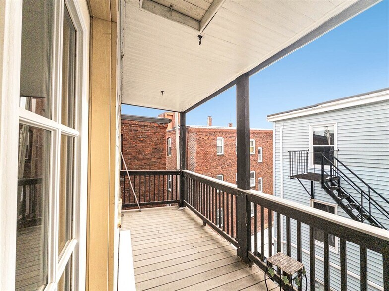 Building Photo - 16 Arcola St