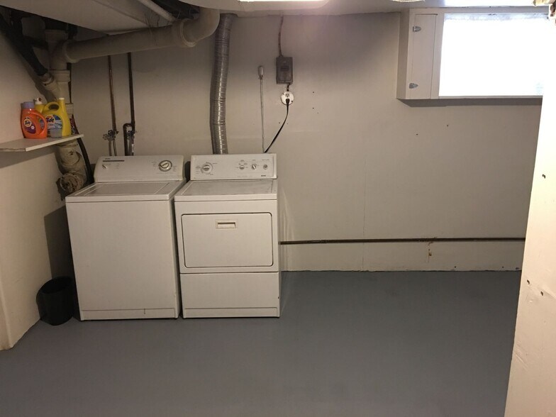 Building Photo - 816 15th St