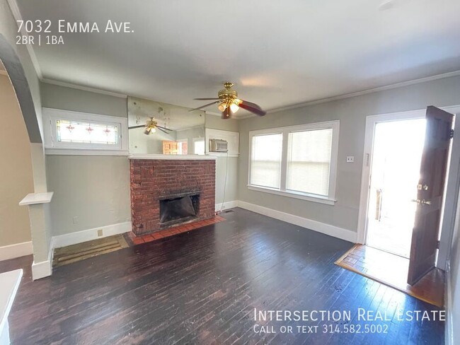 Building Photo - Spacious 2 Bed/1Bath w/Garage and Bonus Ro...