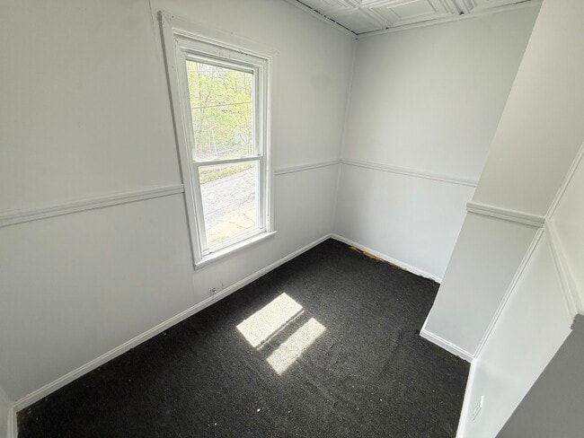 Building Photo - 358 Russell St